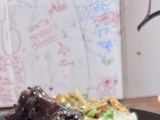 Côtes de bœuf avec écrasé de pommes de terre à la crème sûre