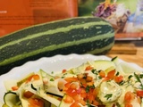 Salade de courgettes en tagliatelles, dijonnaise à l'aneth et aux pickles