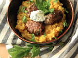 Aashemaste (riz curcuma et boulettes de bœuf aux herbes)