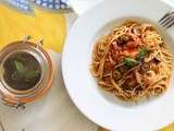 Spaghettis à la sauce tomates et à la tapenade