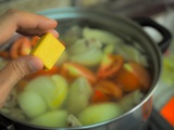 Faire ses propres cubes de bouillon est un game changer pour la santé et la cuisine