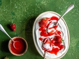 Sundae à la vanille & son coulis à la fraise (sans sorbetière)