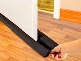Ce petit objet discret à la porte d’entrée garde la maison bien chaude tout l’hiver