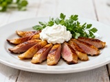 D’aiguillettes de canard à la crème fraîche : préparation facile et savoureuse