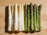 L’asperge blanche vs verte : ce que la couleur change vraiment dans le goût