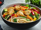 Nouilles sautées au poulet : version thaï, rapide et parfumée