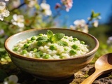 Risotto aux petits pois et menthe fraîche : le plat de printemps crémeux prêt en 25 minutes qui sent bon les beaux jours