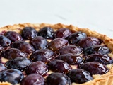 Tarte aux prunes à la pâte brisée : secrets pour réussir ce dessert gourmand