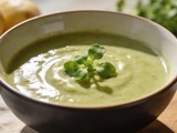 Velouté de cresson et pomme de terre : la recette de saison que l’on prépare en moins de 25 minutes