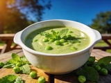 Velouté de petits pois frais à la menthe : la soupe de printemps parfaite qui annonce les beaux jours