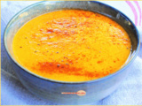 Soupe de carottes et poivrons aux épices...un bol de soleil sur la table