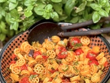 Salade de pâtes, légumes rôtis, vinaigrette à la tomate