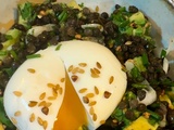 Salade lentilles avocats et oeufs mollets