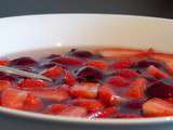 Soupe de fraises et cerises à la verveine