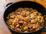 Jambalaya au poulet et à la saucisse fumée