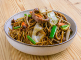 Lo mein au bœuf – nouilles sautées façon traiteur chinois