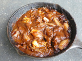 Stifado de bœuf aux échalotes et au vin rouge
