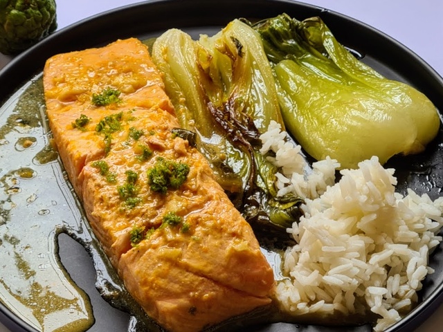 Préparez ces feuilles de riz au saumon pour l'entrée