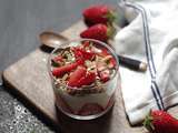 Verrines aux fraises croustillantes