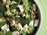 Salade de brocoli, feta, basilic et noisettes