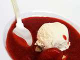 Soupe de fraises et crème glacée au yaourt de brebis