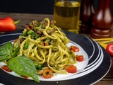 Pâtes au Pesto Maison et Tomates Cerises Rôties : La Dolce Vita Facile