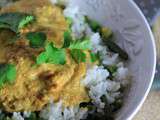 Curry de kefta de boeuf avec riz basmati aux haricots verts et petits pois