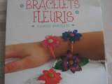 Bracelets fleuris en plastique dingue (plastique fou)