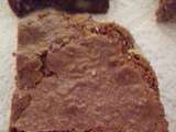 Brownie au chocolat corsé, amandes, noix et pralin