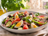 Salade niçoise traditionnelle : la recette authentique de l’été