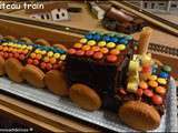 Gâteau d'anniversaire train : locomotive et ses wagons