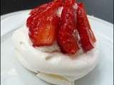 Pavlova à la fraise et à la vanille