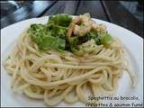 Spaghettis au brocolis, crevettes et saumon fumé
