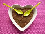 Coeur cru cacaoté au chanvre et blé complet soufflé (hyperprotéiné, végan, diététique, sans gluten ni sucre et riche en fibres)
