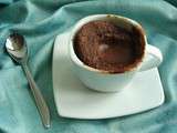 Mug cake hyperprotéiné au chocolat et au son d'avoine à seulement 160 calories (sans sucre)