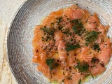 Carpaccio de saumon aux baies roses et citron de Cyril Lignac dans tous en cuisine