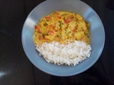 Curry de poisson aux tomates, oignons et curcuma