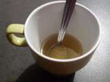 Remède pour les maux de gorge ... citron - eau chaude - miel