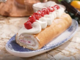 Tous en cuisine avec Cyril Lignac : recette du gâteau roulé, chantilly vanille, framboises