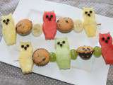 Brochettes Chouettes aux Fruits et Mini Muffins aux Pépites de Chocolat