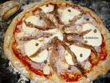 Pizza mozarella vraiment maison cuite sur la pierre à pizza