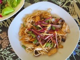Sauté de poulet oriental sur nouilles de riz