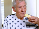 Ian McKellen vous apprend à faire les meilleurs œufs brouillés du monde