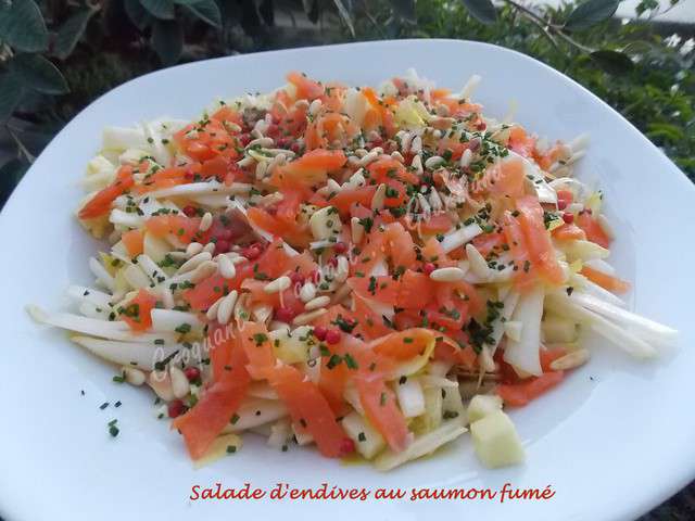 Salade aux endives, agrumes et saumon fumé