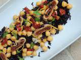 Salade de riz noir aux pois chiches et figues séchées