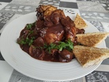Coquelets au vin rouge