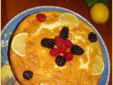 Gâteau magique citron, framboises et mûres