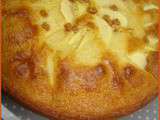 Gâteau yaourt - pommes - miel parfumé au Cointreau