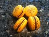 Macarons Mogador (chocolat au lait/fruit de la passion) de p.Hermé