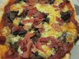 Pizza tomate, mozzarella jambon et champignons